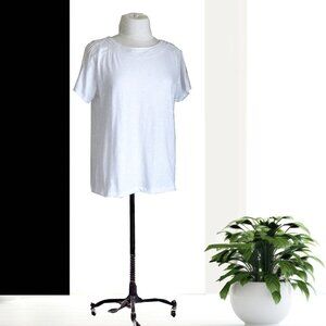 JNY SIGNATURE  WHITE COTTON TOP WITH DETAIL AT NECKLINE